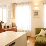 Cozy Apartment For 2 In The 11Th