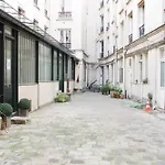 Cozy Apartment For 2 In The 11Th