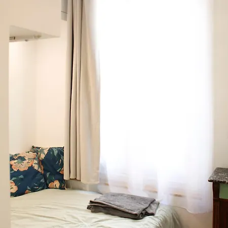 Appartamento Cozy For 2 In The 11th Parigi